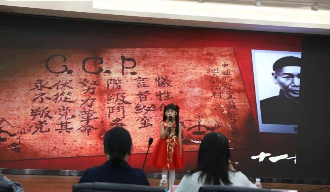 挥毫泼墨送春联 “棋”乐融融迎新春